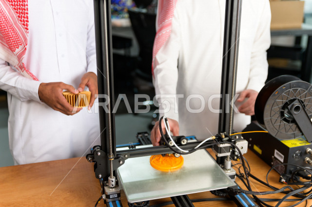 شابان سعوديان مبتكران يستخدمان طابعة ثلاثية الأبعاد لتصنيع منتج ، ابتكار وصناعات هندسية  ، اكاديمية مختصة بالعلوم والتكنولوجيا والهندسة والرياضيات