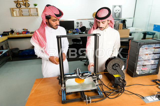 شابان سعوديان مبتكران يستخدمان طابعة ثلاثية الأبعاد لتصنيع منتج ، ابتكار وصناعات هندسية  ، اكاديمية مختصة بالعلوم والتكنولوجيا والهندسة والرياضيات