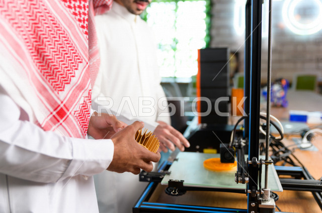 شابان سعوديان مبتكران يستخدمان طابعة ثلاثية الأبعاد لتصنيع منتج ، ابتكار وصناعات هندسية  ، اكاديمية مختصة بالعلوم والتكنولوجيا والهندسة والرياضيات