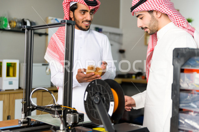 شابان سعوديان مبتكران يستخدمان طابعة ثلاثية الأبعاد لتصنيع منتج ، ابتكار وصناعات هندسية  ، اكاديمية مختصة بالعلوم والتكنولوجيا والهندسة والرياضيات