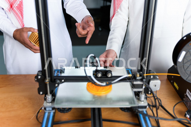 شابان سعوديان مبتكران يستخدمان طابعة ثلاثية الأبعاد لتصنيع منتج ، ابتكار وصناعات هندسية  ، اكاديمية مختصة بالعلوم والتكنولوجيا والهندسة والرياضيات