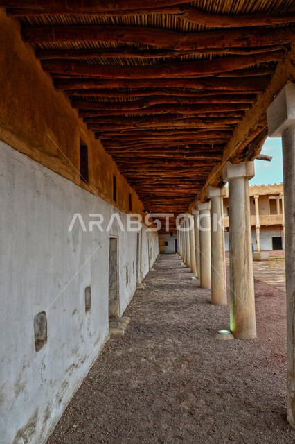 الفن الهندسي المعماري لقصور المملكة، تصوير من الداخل لقصر القشلة في مدينة حائل، معالم اثرية تاريخية قديمة، مبنى على طراز المدرسة النجدية، اماكن سياحية في السعودية