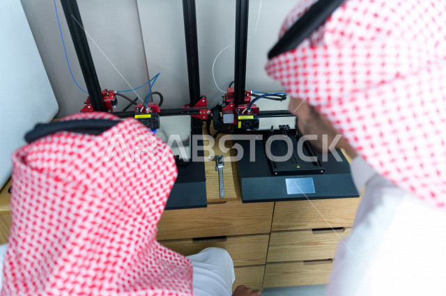 شابان سعوديان مبتكران يستخدمان طابعة ثلاثية الأبعاد لتصنيع منتج ، ابتكار وصناعات هندسية  ، اكاديمية مختصة بالعلوم والتكنولوجيا والهندسة والرياضيات
