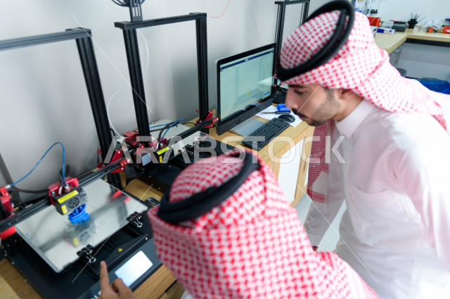 شابان سعوديان مبتكران يستخدمان طابعة ثلاثية الأبعاد لتصنيع منتج ، ابتكار وصناعات هندسية  ، اكاديمية مختصة بالعلوم والتكنولوجيا والهندسة والرياضيات