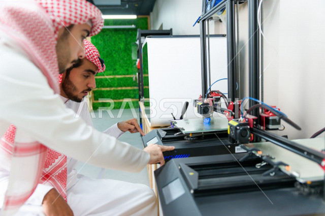 شابان سعوديان مبتكران يستخدمان طابعة ثلاثية الأبعاد لتصنيع منتج ، ابتكار وصناعات هندسية  ، اكاديمية مختصة بالعلوم والتكنولوجيا والهندسة والرياضيات