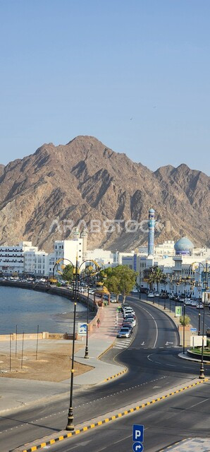 الواجهة البحرية لمدينة مسقط في سلطنة عمان, الطرق والشوارع المعبدة، الفن الهندسي المعماري, التكوينات و التشكيلات الجبلية الصخرية, معالم سياحية مشهورة, انشطة ترفيهيه ممتعه, خلفية الطبيعه .