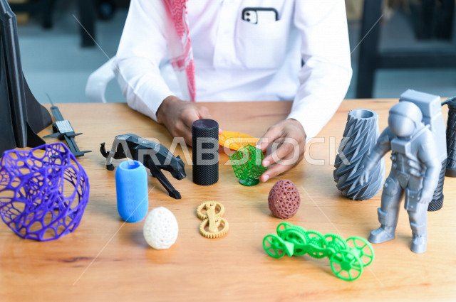 An innovative Saudi youth uses a pen to make 3D plastic models, using artificial intelligence for manufacturing, an academy specializing in science, technology, engineering and mathematics