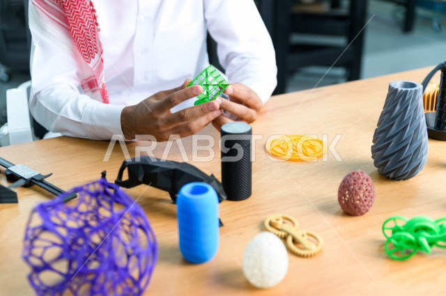 شاب سعودي مبتكر يستخدم قلم لعمل مجسمات البلاستيك ثلاثية الأبعاد  ،استخدام الذكاء الاصطناعي للتصنيع ، اكاديمية مختصة بالعلوم والتكنولوجيا والهندسة والرياضيات