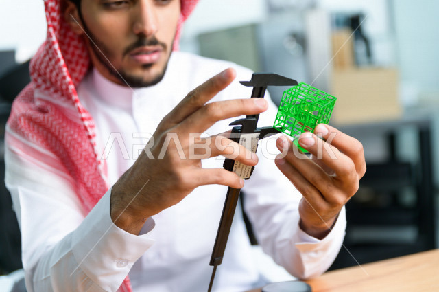 شاب سعودي مبتكر يستخدم قلم لعمل مجسمات البلاستيك ثلاثية الأبعاد  ،استخدام الذكاء الاصطناعي للتصنيع ، اكاديمية مختصة بالعلوم والتكنولوجيا والهندسة والرياضيات