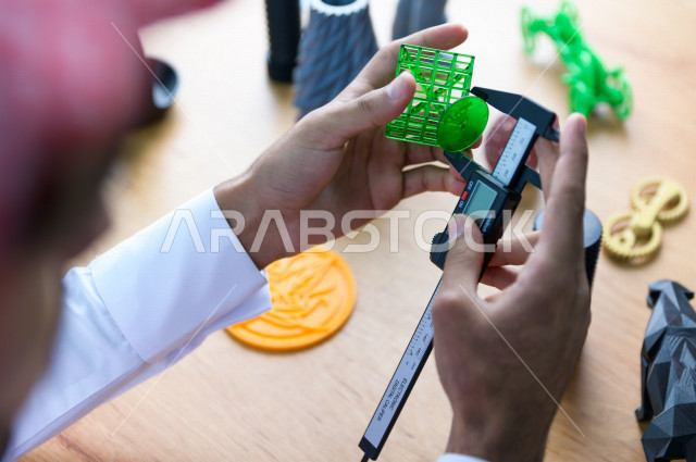 شاب سعودي مبتكر يستخدم قلم لعمل مجسمات البلاستيك ثلاثية الأبعاد  ،استخدام الذكاء الاصطناعي للتصنيع ، اكاديمية مختصة بالعلوم والتكنولوجيا والهندسة والرياضيات