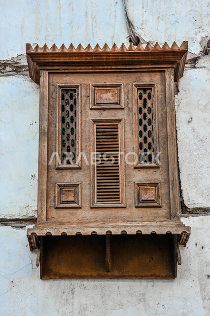 التصميم المعماري التراثي القديم, صورة مقربة للنوافذ والرواشن الخشبية في أحياء مدينة جدة, مدينة التراث العالمي لليونسكو في البلد التاريخي الأثري في المملكه العربية السعودية, معالم سياحية مشهورة