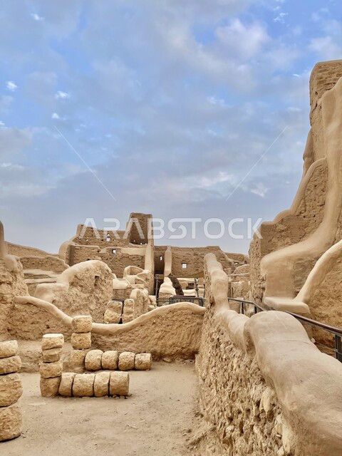 الفن الهندسي المعماري القديم لأسوار قصر سلوى في البجيري في حي الطريف، المعالم التاريخية القديمة في المملكة، المباني الاثرية الطينية في الدرعية في مدينة الرياض، اماكن سياحية تراثية في السعودية