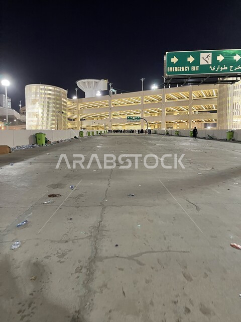 معالم إسلامية مشهورة، صورة مقربه للطريق المؤدي الى رمي الجمرات في مكه المكرمه, آداء مناسك الحج في ذو الحجه, أجواء روحانية دينية, قدوم المسلمين من شتى أنحاء العالم إلى المملكة العربية السعودية, الفرائض والعبادات للتقرب إلى الله, اسلاميات وعبادة