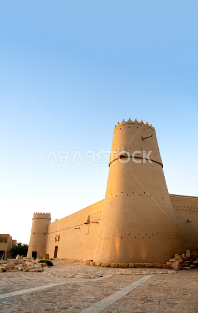 الهندسة المعمارية والمباني الطينية القديمة من التراث السعودي، أماكن ومعالم أثرية سياحية في السعودية، متحف قصر المصمك التاريخي في مدينة الرياض في المملكة العربية السعودية، الحضارة التاريخية في الرياض.