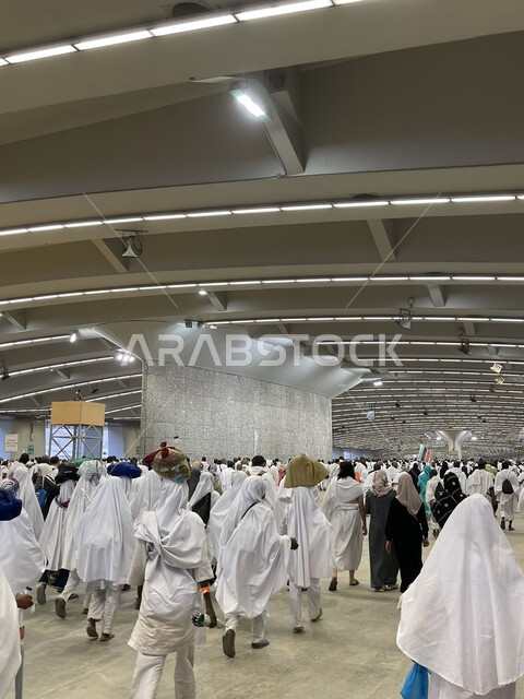 منطقة رمي الجمرات في مكة المكرمة, معالم إسلامية مشهورة, قدوم المسلمين من شتى أنحاء العالم إلى المملكة العربية السعودية لأداء مناسك الحج والعمرة في شهر ذي الحجة, فضل وثواب الدعاء والتقرب إلى الله, إسلاميات وعبادة وروحانيات دينية.