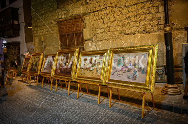 معارض تراثية فنية في المدينة التاريخية, لوحات ورسومات يدوية جدارية, صورة مقربة لمتجر الجدرانية في مدينة جدة الأثرية, الفعاليات والأنشطة الترفيهيه, العراقة والتراث والأصالة بالمملكة العربية السعودية