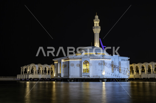 الطراز الاسلامي المتطور لعمارة الجوامع, مسجد الرحمة العائم على البحر في مدينة جدة بالمملكة العربية السعودية, أبرز الأماكن السياحية الدينية المشهورة في وقت الليل, نداء المسلمين لأداء الفرائض والصلوات, اسلاميات وعبادة 