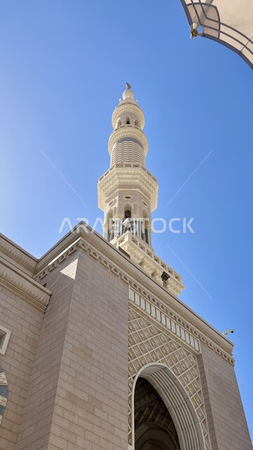 الفن الهندسي المعماري لمئذنة رسول الله في المدينة المنورة, مكان اسلامي يستقطب المسلمين, أماكن ومعالم دينية مقدسة, العبادة والتقرب إلى الله, قدوم الناس من شتى أنحاء العالم لأداء المناسك والفرائض, اسلاميات وعبادة