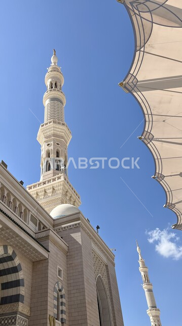 المظلات الالكترونية في ساحة المسجد النبوي الشريف, الفن الهندسي المعماري لمئذنة رسول الله في المدينة المنورة, مكان اسلامي يستقطب المسلمين, أماكن ومعالم دينية مقدسة, العبادة والتقرب إلى الله, اسلاميات وعبادة