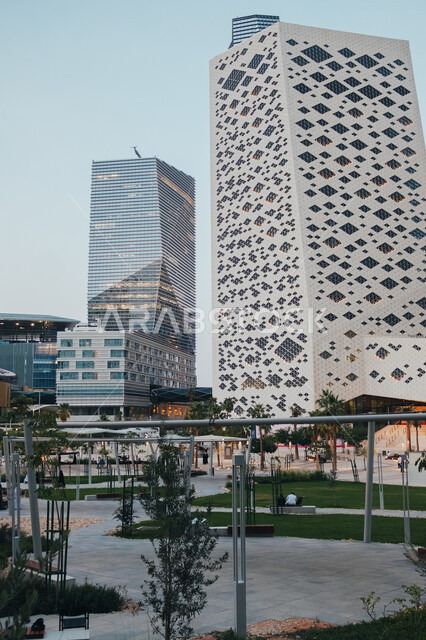 مركز الملك عبدالله المالي في مدينة الرياض, الفن الهندسي المعماري للمباني وناطحات السحاب في السعودية, معالم سياحية مشهورة, التطور والعمران لبناء الأبراج المالية والاقتصادية كافد, الاهتمام بمناطق السياحة لجذب الزوار من شتى انحاء العالم