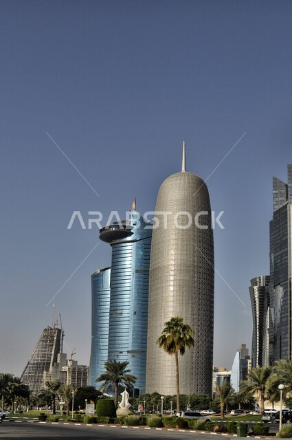 أبراج الدفنة وناطحات السحاب في في قطر، برج الدوحة الشاهق على شاطئ الخليج العربي ، التصاميم الهندسية المعمارية على الطراز الحديث, الفن الهندسي للمنشآت والمباني في الدوحة, أماكن ومعالم ترفيهية سياحية، الحدائق والأشجار والنباتات الخضراء.