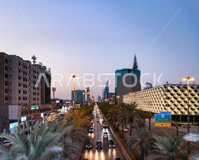 تطور وتنمية العمران في مدينة الرياض بالمملكة العربية السعودية, حركة مرور السيارات في طريق الملك فهد, أشجار النخيل الخضراء، الهندسة المعمارية الفنية للأبراج والفنادق والمباني السكنية,  معالم سياحية مشهورة في وقت الغروب