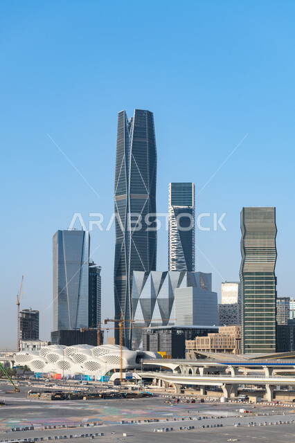 الشركات الراقية الرائدة في الخدمات المصرفية والتكنولوجيا المالية، مركز الملك عبد الله المالي (كافد) في الرياض بالمملكة، معالم الرياض المشهورة، الفن الهندسي المعماري للأبراج الاقتصادية وناطحات السحاب، الوجهة المثالية للمال والأعمال بمعايير عالمية.