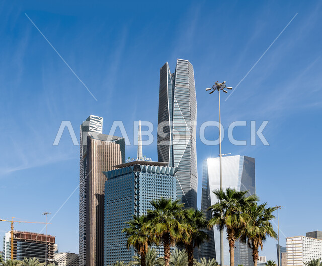 فنون وتصاميم هندسية معمارية مميزة للأبراج الاقتصادية وناطحات السحاب، الشركات الراقية الرائدة في الخدمات المصرفية والتكنولوجيا المالية، مركز الملك عبد الله المالي (كافد) في الرياض بالمملكة، معالم الرياض المشهورة، الوجهة المثالية للمال والأعمال بمعايير عالمية.