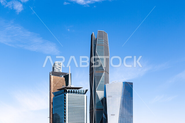 الوجهة المثالية للمال والأعمال بمعايير عالمية، فنون وتصاميم هندسية معمارية مميزة للأبراج الاقتصادية وناطحات السحاب، الشركات الراقية الرائدة في الخدمات المصرفية والتكنولوجيا المالية، صورة مقربة لمركز الملك عبد الله المالي (كافد) في الرياض، معالم الرياض المشهورة.