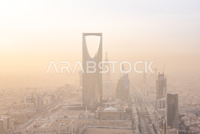 العمل على نمو وتنمية البناء الهندسي في المملكة العربية السعودية, الواجهة السياحية لجذب الزوار من شتى أنحاء العالم, الفن المعماري المتطور لمبنى برج المملكة في مدينة الرياض, أماكن ومعالم السياحة المشهورة, ناطحات السحاب والمنشآت في وقت النهار