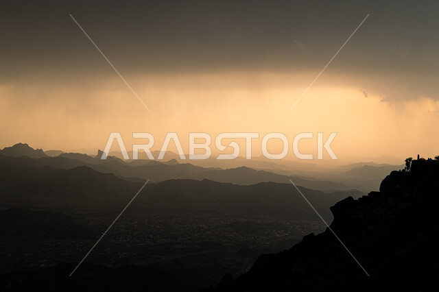 القمم والمرتفعات الجبلية, صورة ظلية لجبال الهدا في مدينة الطائف في وقت الغروب, التضاريس والصخور في المناطق المرتفعة في المملكة العربية السعودية, الأماكن والمعالم السياحية المشهورة, سيلوييت