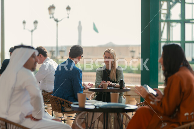 مواجهة التحديات الاقتصادية العالمية، دور المملكة في النمو الاقتصادي والنهضة التنموية، تحقيق رؤية السعودية٢٠٣٠، مناقشات وحوارات بين رجال وسيدات الأعمال العرب والأجانب في مبادرة مستقبل الاستثمار في مركز الملك عبد العزيز للمؤتمرات في مدينة الرياض، دافوس في الصحراء.