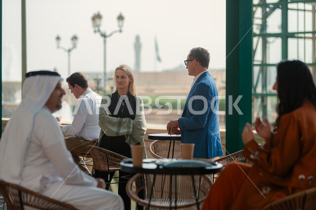 مواجهة التحديات الاقتصادية العالمية، دور المملكة في النمو الاقتصادي والنهضة التنموية، تحقيق رؤية السعودية٢٠٣٠، مناقشات وحوارات بين رجال وسيدات الأعمال العرب والأجانب في مبادرة مستقبل الاستثمار في مركز الملك عبد العزيز للمؤتمرات في مدينة الرياض، دافوس في الصحراء.