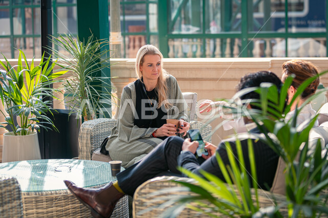 مواجهة التحديات الاقتصادية العالمية، دور المملكة في النمو الاقتصادي والنهضة التنموية، تحقيق رؤية السعودية٢٠٣٠، مناقشات وحوارات بين رجال وسيدات الأعمال العرب والأجانب في مبادرة مستقبل الاستثمار في مركز الملك عبد العزيز للمؤتمرات في مدينة الرياض، دافوس في الصحراء.