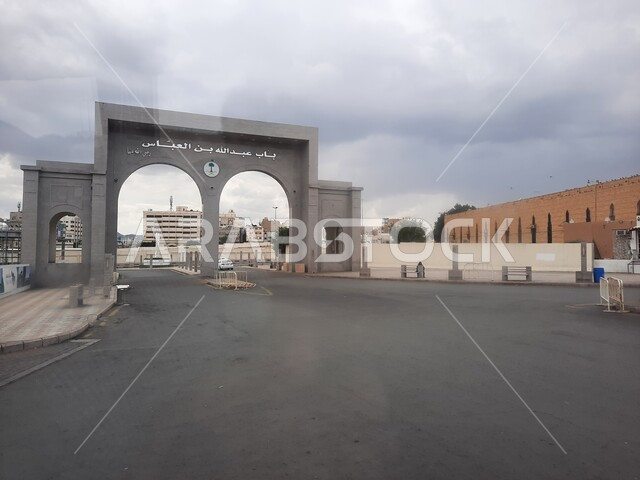 معالم تاريخية مشهورة، أقدم الحضارات الدينية التراثية، باب عبد الله بن عباس في الطائف بالمملكة العربية السعودية، أماكن إسلامية مقدسة، قدوم الزوار والسائحين للتسوق والترفيه، موقع متميز للتبادل التجاري والثقافي، السوق المركزي الشعبي.