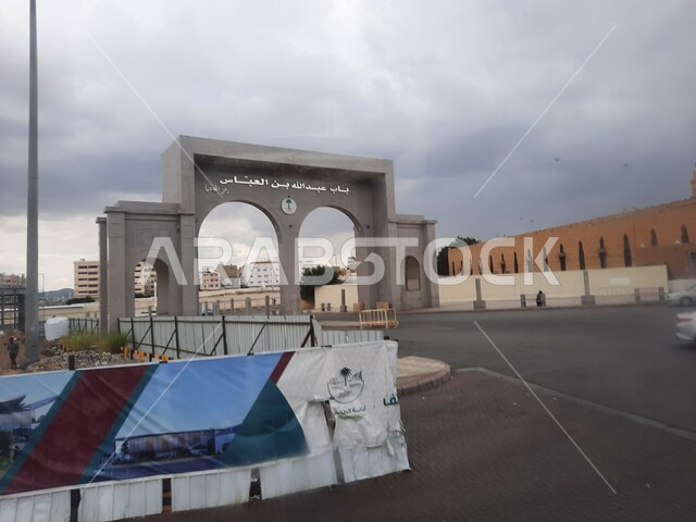 معالم تاريخية مشهورة، أقدم الحضارات الدينية التراثية، باب عبد الله بن عباس في الطائف بالمملكة العربية السعودية، أماكن إسلامية مقدسة، قدوم الزوار والسائحين للتسوق والترفيه، موقع متميز للتبادل التجاري والثقافي، السوق المركزي الشعبي.
