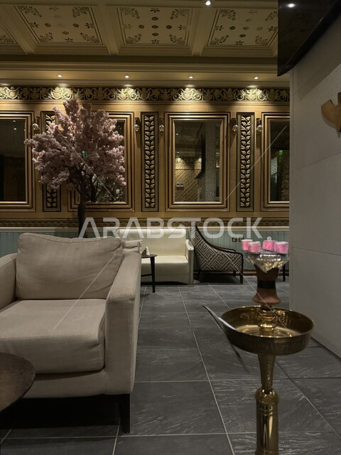 الفنادق الراقية والكافيهات في المملكة العربية السعودية, الفن الهندسي المعماري للمباني والمنشآت السكنية, صورة مقربة للأرجيلة في إحدى مقاهي فندق راديسون بلو في مدينة الرياض, الاستمتاع بالجلسات الهادئة, الأماكن والمناطق السياحية 