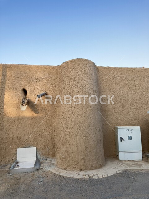 المزارات السياحية والمعالم الاسلامية, الفن الهندسي المعماري للتصاميم التراثية في السعودية, أماكن دينية مشهورة في منطقة حويلان بالبريده, صورة مقربة لمحراب المسجد الطيني المبني على الطراز التاريخي القديم في مدينة القصيم