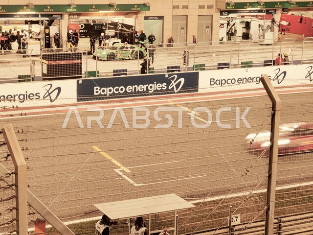 منشأة رياضية حديثة ومتطورة في صحراء الصخير، هواية التسابق الفورومولا وان، موطن رياضة السيارة في الشرق الاوسط، البطولة العالمية للتحمل في نوفمبر 2023، سائق عربي على مسار سباق السيارات في الحلبة الدولية في البحرين، مسابقة التحدي والمنافسة والمغامرة