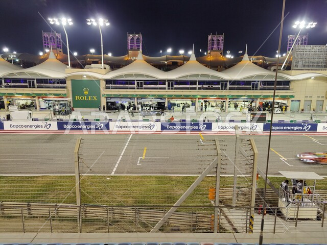 مسابقة التحدي والمنافسة والمغامرة، منشأة رياضية حديثة ومتطورة في صحراء الصخير، هواية التسابق الفورومولا وان، موطن رياضة السيارة في الشرق الاوسط، البطولة العالمية للتحمل في نوفمبر 2023، سائق عربي على مسار سباق السيارات في الحلبة الدولية في البحرين