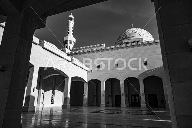 العبادة والتقرب إلى الله تعالى، التصاميم الهندسيه المعماريه من الطراز الإسلامي العريق، مسجد الملك عبدالله الكبير في طريق الملك عبدالعزيز بمكة المكرمة، معالم وأماكن إسلامية دينيه مقدسة في المملكة العربية السعودية.