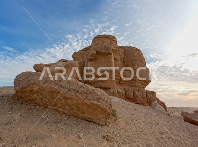 المعالم والأماكن الأثرية المتميزة في المنطقة الشرقية، المناظر الطبيعية الجبلية، صورة مقربة لجبال الأربع في محافظة الإحساء, فعاليات سياحية ترفيهية, مناطق لجذب واستقطاب السائحين, السياحه في المملكه العربيه السعوديه .