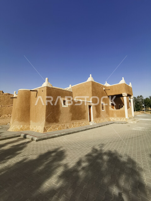 الإستجابة لحالات الطوارئ، تعزيز الأمن والأمان في المدن، صورة مقربة لمركز شرطة الجبيلية في محافظة الدرعية، أماكن جذب واستقطاب السائحين من الخارج، مباني تاريخية تراثية قديمة في المملكة العربية السعودية .