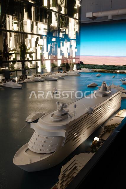 الابتكارات المستقبلية في البنية التحتية للمدن الذكية، مجسمات للسفن واليخوت الفاخرة في المياه، معرض نيوم لنماذج تصاميم مدينة المستقبل "ذا لاين" في الرياض، عروض مرئية وتقنيات هندسية ومعمارية، رؤية سعودية مستقبلية 2030، الاستدامة والتخطيط المعماري لقطاع العقارات