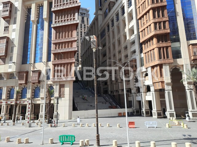  الفن الهندسي المعماري للأبراج والمباني، شارع إبراهيم الخليل في مكة المكرمة، الفنادق والمنتجعات السياحية الفاخرة المجاورة للمسجد الحرام بالمملكة العربية السعودية، الشوارع المعبدة في طرقات الحرم المكي الشريف