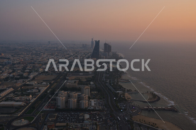 التطور والنمو العمراني للمنشآت وناطحات السحاب, صورة درون جوية لكورنيش مدينة جدة وقت غروب الشمس، الواجهه البحرية المطلة على ساحل البحر الاحمر، معالم واماكن جذب سياحية في المملكة العربية السعودية، 