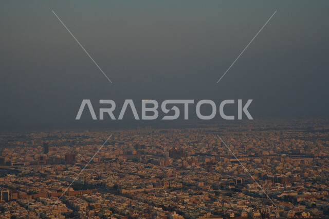 الواجهه البحرية المطلة على ساحل البحر الاحمر، التطور والنمو العمراني للمنشآت وناطحات السحاب, صورة درون جوية لكورنيش مدينة جدة وضح النهار، معالم واماكن جذب سياحية في المملكة العربية السعودية، 