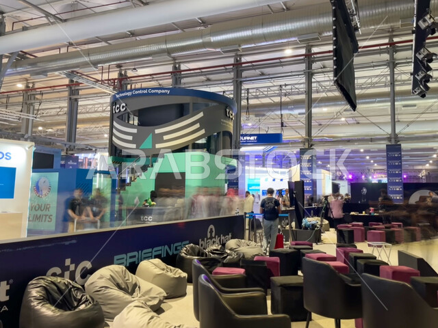 ازدحام الزوار في ممرات معرض بلاك هات للامن السيبراني, استكشاف الابتكارات في مجال السايبر سكيوريتي, التعرف على استراتيجيات لمواجهة التهديدات السيبرانيه, فعاليات موسم الرياض, منظمة لحماية النظام البيئي التكنولوجي , مقاومة التهكير والقرصنه في امن الشبكات