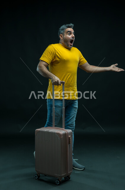Feeling excited and happy when seeing a relative, gestures of astonishment and astonishment, tourism on summer vacation, portrait of a Saudi Gulf Arab man wearing a casual outfit holding a travel bag, preparing for an enjoyable summer trip, full-length body portrait, black background.