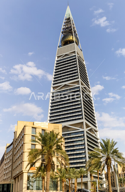 الاهتمام بزراعة الأشجار الخضراء في المدن، النمو والتطور العمراني في العاصمة، برج الفيصلية في مدينة الرياض، الفن الهندسي المعماري للأبراج وناطحات السحاب في المملكة العربية السعودية، معالم الرياض المشهورة